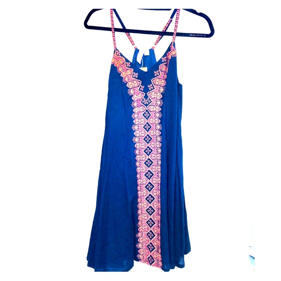 Francesca's Collections Dresses & Skirts - Francesca’s Navy Blue Sundress w/ Pink Embroidery
